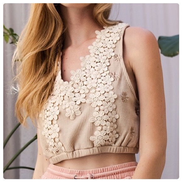 POL Keep it Classy Crop Top - Picture 2 of 16